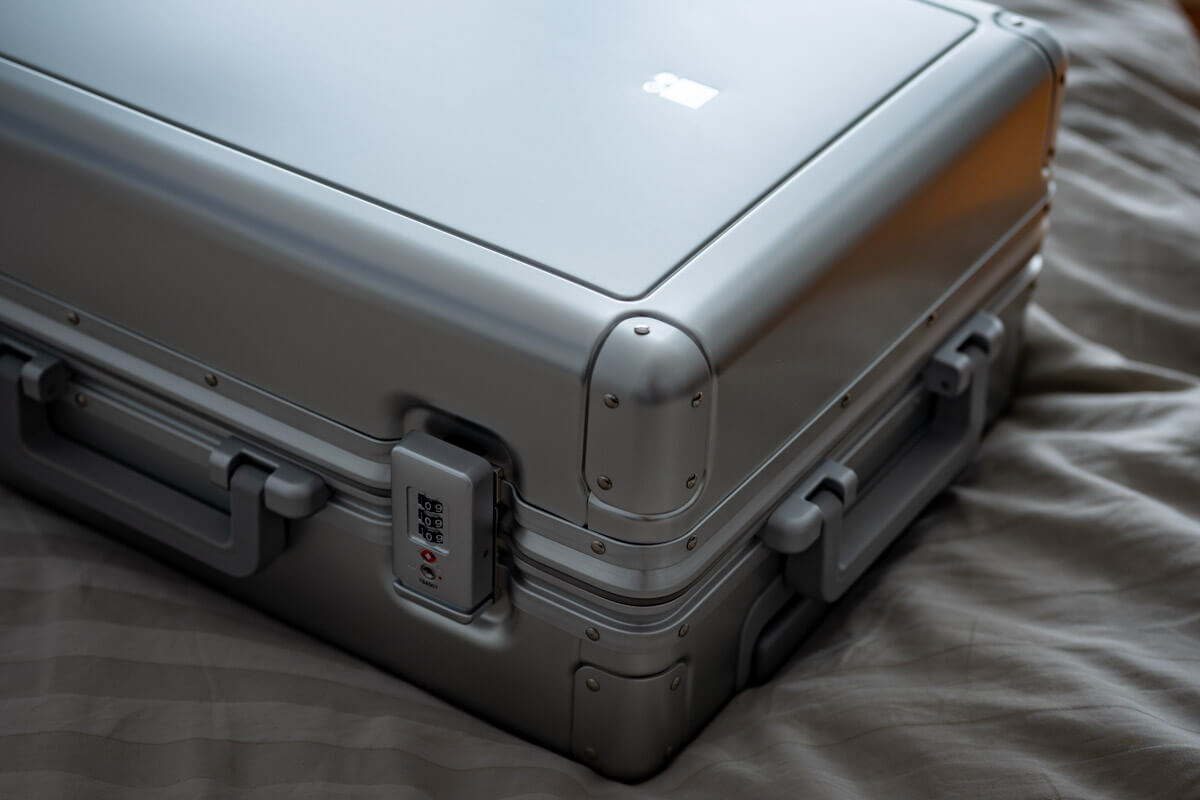 details of the carry one suitcase from level8